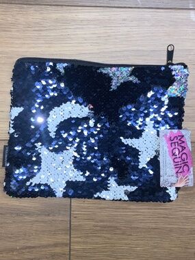 NWT Magic Flippable Sequin Star and Moon Pouch